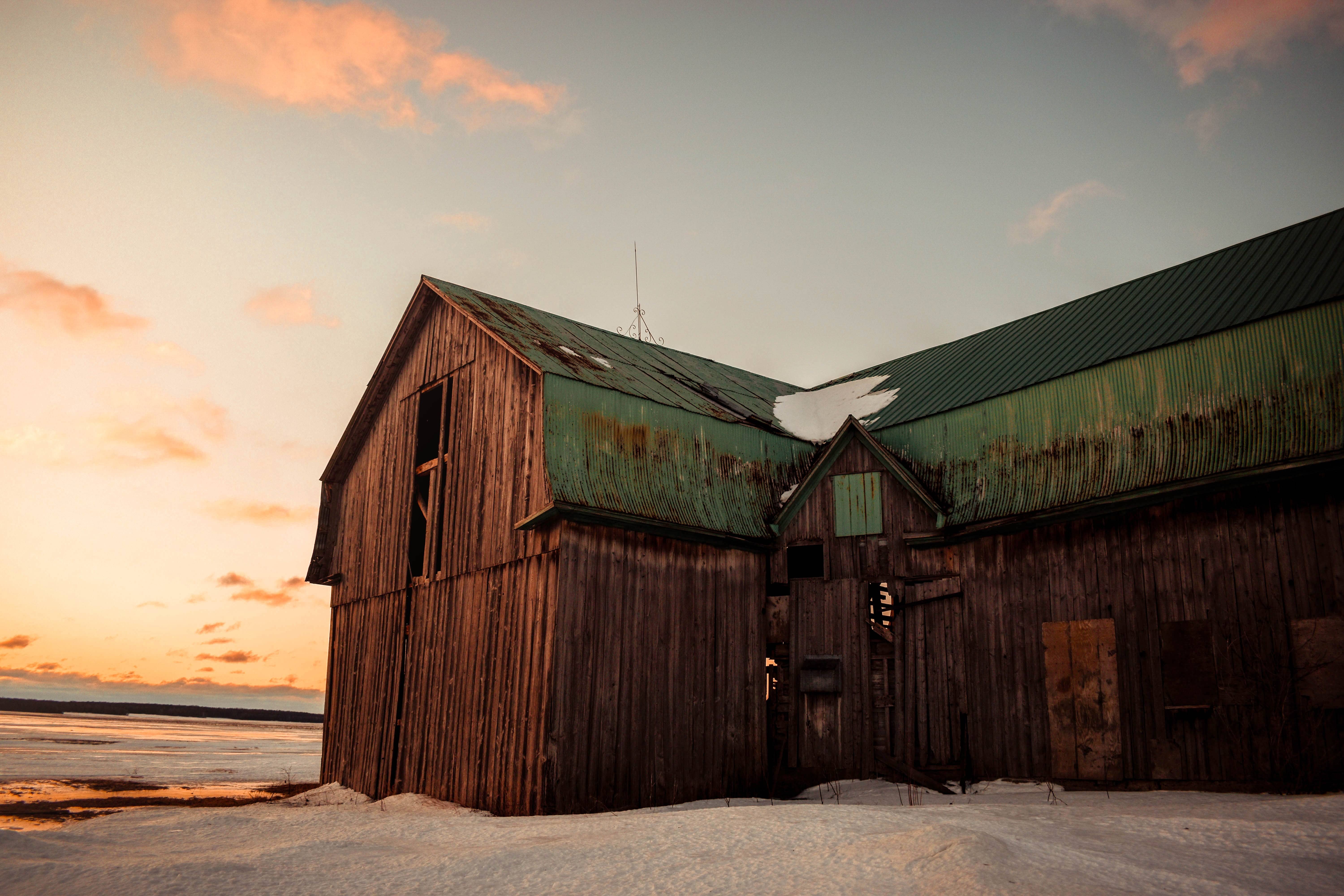 Old Farmhouse in Canada for Rural Northern Immigration